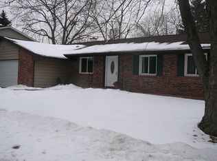 560 N Pinecrest Rd, Bolingbrook, IL 60440