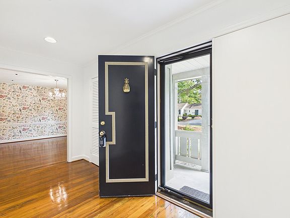 4th image of 1039 Governors Rd