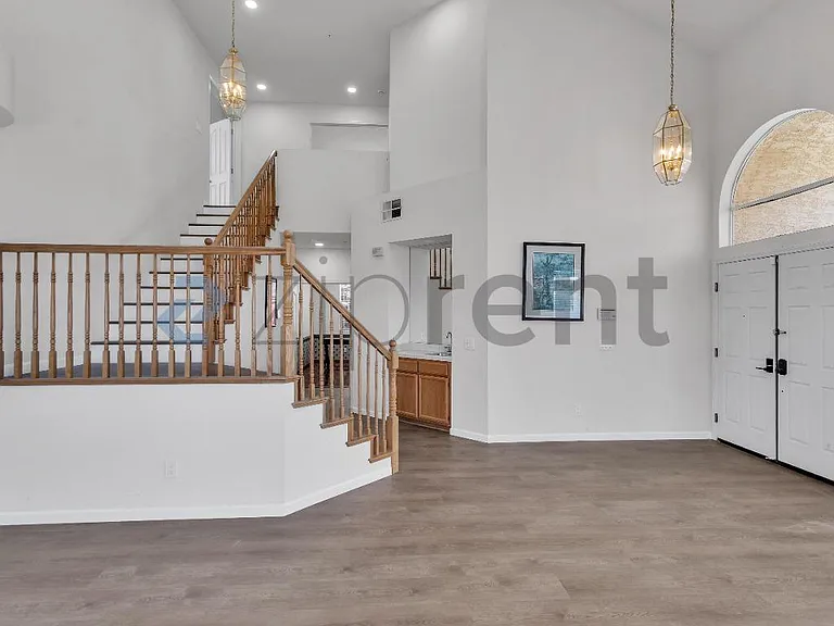 1001 Sandhurst Dr — Photo 11