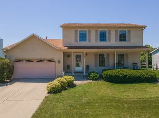 205 Beacon Cir, Bloomington, IL