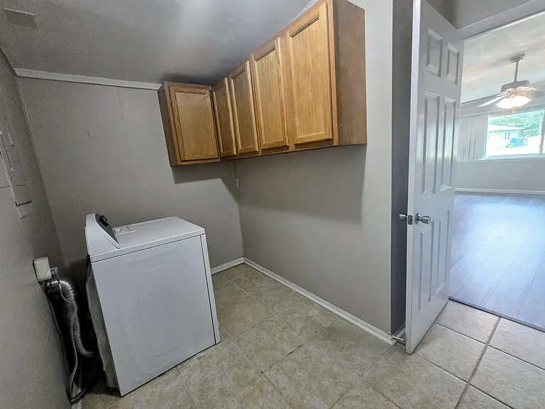 312 Appian Ave — Photo 10