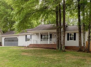 46 Meadow Dr, Horse Shoe, NC 28742