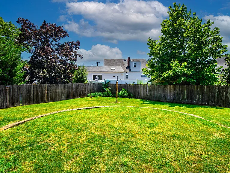 455 Luhmann Dr — Photo 15