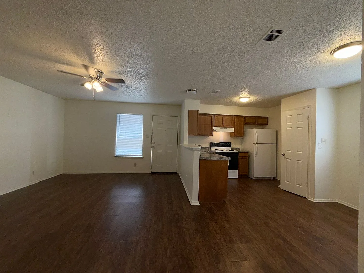 Bezdeka Properties2 (5501 Rose Hill Cir) — Photo 4
