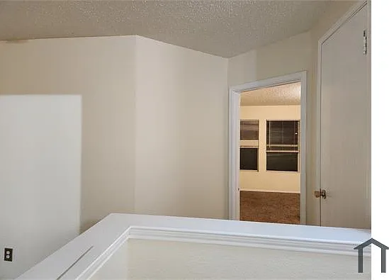 4 bed, 2811 sqft, $3,200 — Photo 4