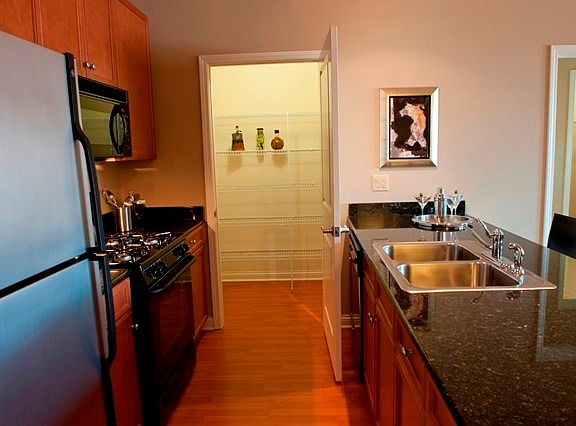 5th image of 1801 Tower Dr #E243