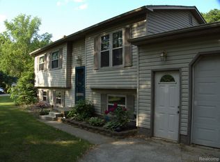 2234 Landmark Dr, Lapeer, MI 48446