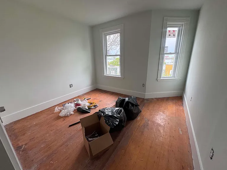 450 E 6th St #3 — Photo 5