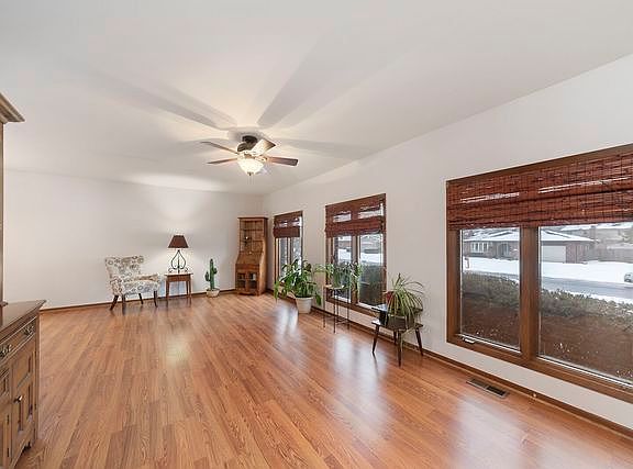 4th image of 13741 Woodridge Ln