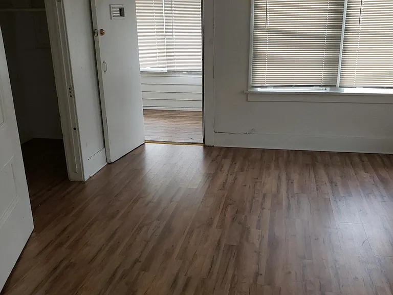 5422 1/2 Compton Ave #UPSTAIRS — Photo 4