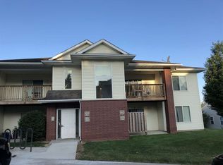985 Scott Park Dr, Iowa City, IA 52245