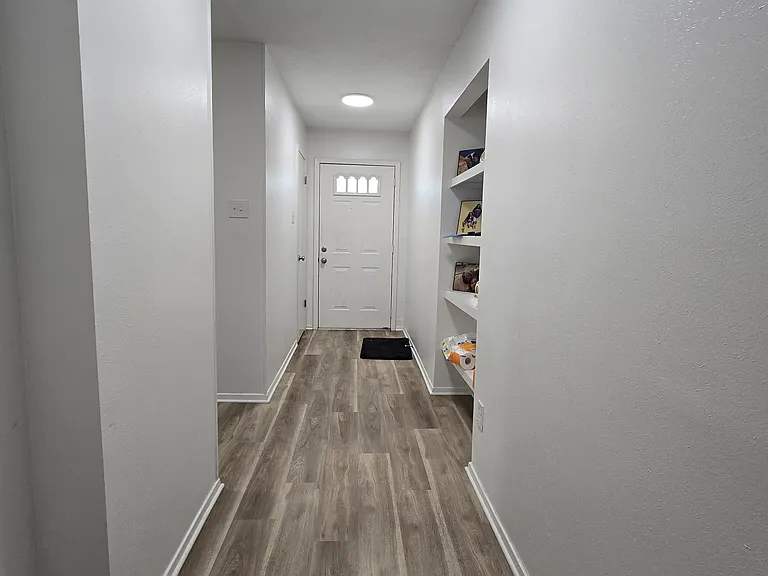 1200 Hardwood Ln — Photo 2