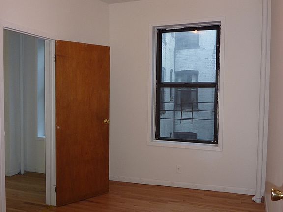 5th image of 4902 21st St APT 4G