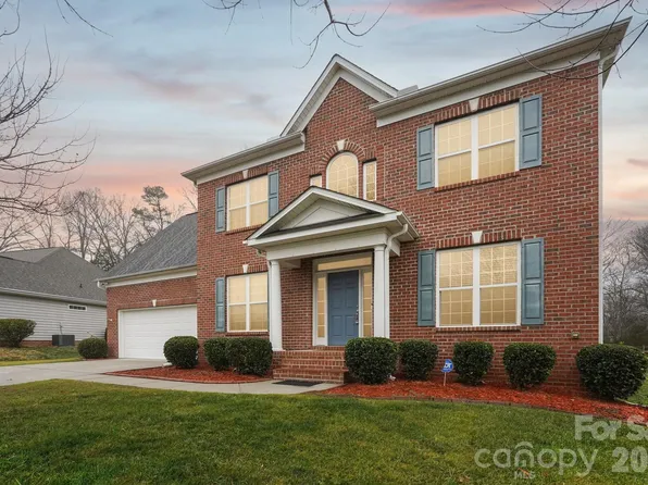 7663 Woodcrest Dr, Stanley, NC 28164