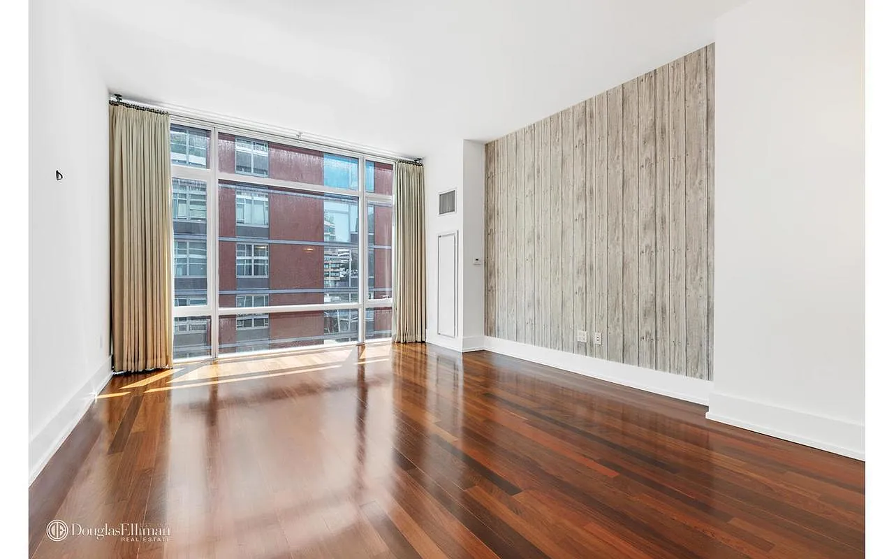 163 W 18th St APT 5B photo 1