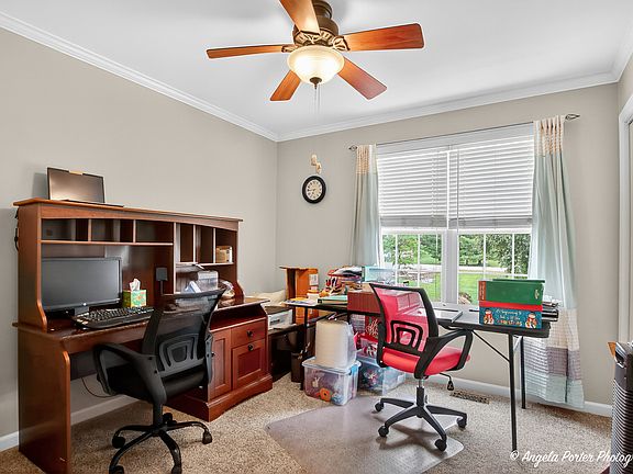 5th image of 209 Geneva Ln