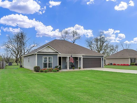 2nd image of 153 Wisteria Ln