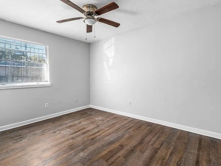 Uptown Square by Thrive CRE — Photo 8