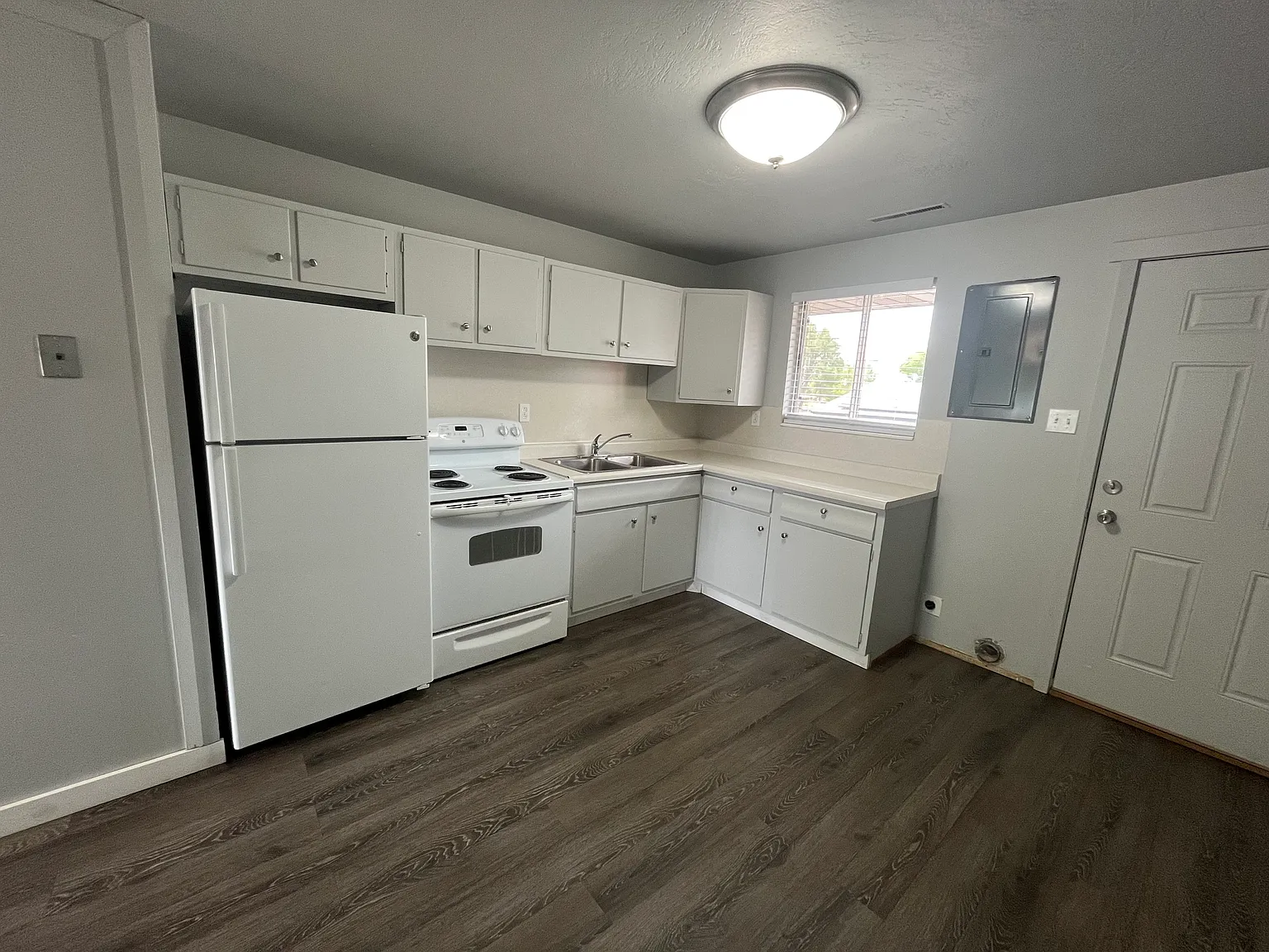 2 bed, 850 sqft, $1,195 — Photo 1