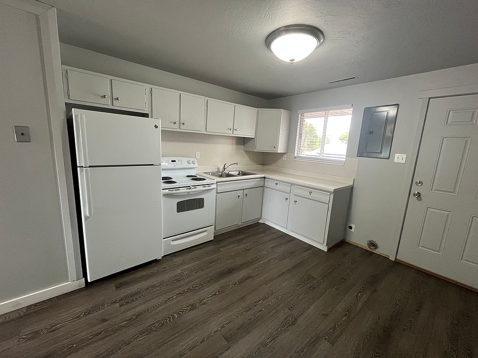 1st image of 160 N 400th St E #160