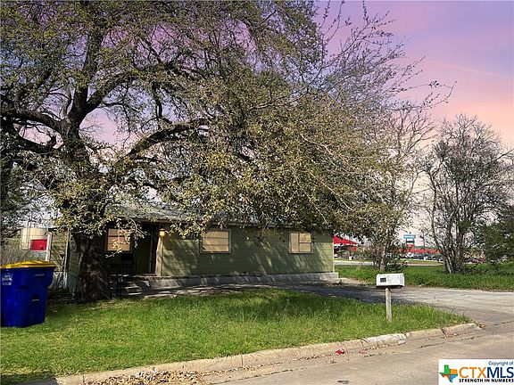 2nd image of 825 Dunning St