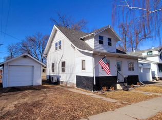 810 S 1st St, Aberdeen, SD 57401