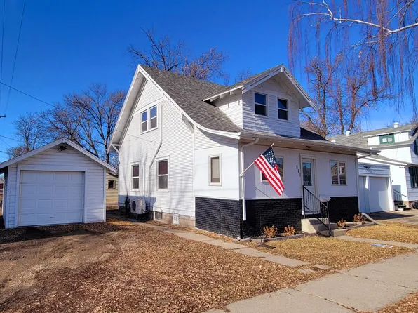 810 S 1st St, Aberdeen, SD 57401