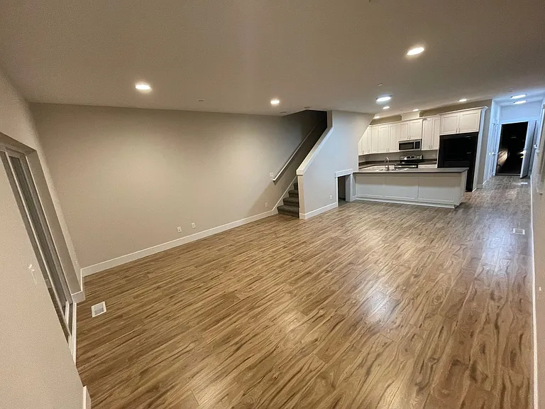 1401 Hardcastle Ave — Photo 15