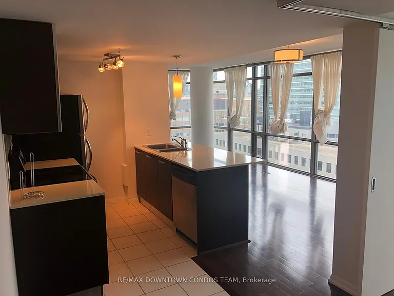 38 Grenville St #1503 — Photo 8