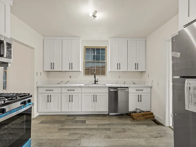114 E Sherman Ave — Photo 17