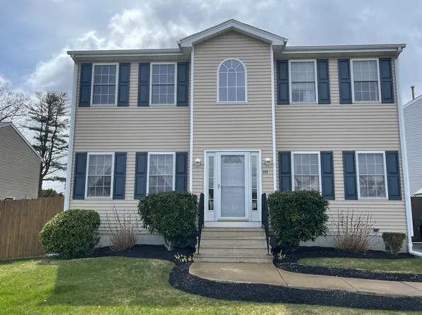 515 Kennedy St, Fall River, MA 02721