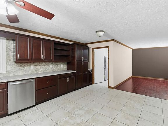 5th image of 11O Hearthstone Dr