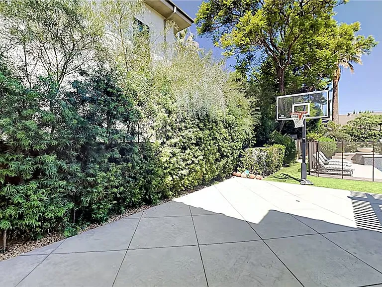12403 Erwin St — Photo 40
