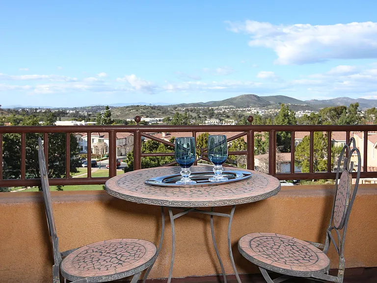 HEAD-TURNING VIEWS OF SAN MARCOS CALIFORNIA