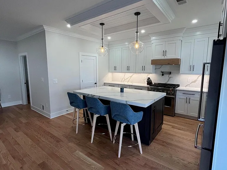 211 Rockwell Ave — Photo 5