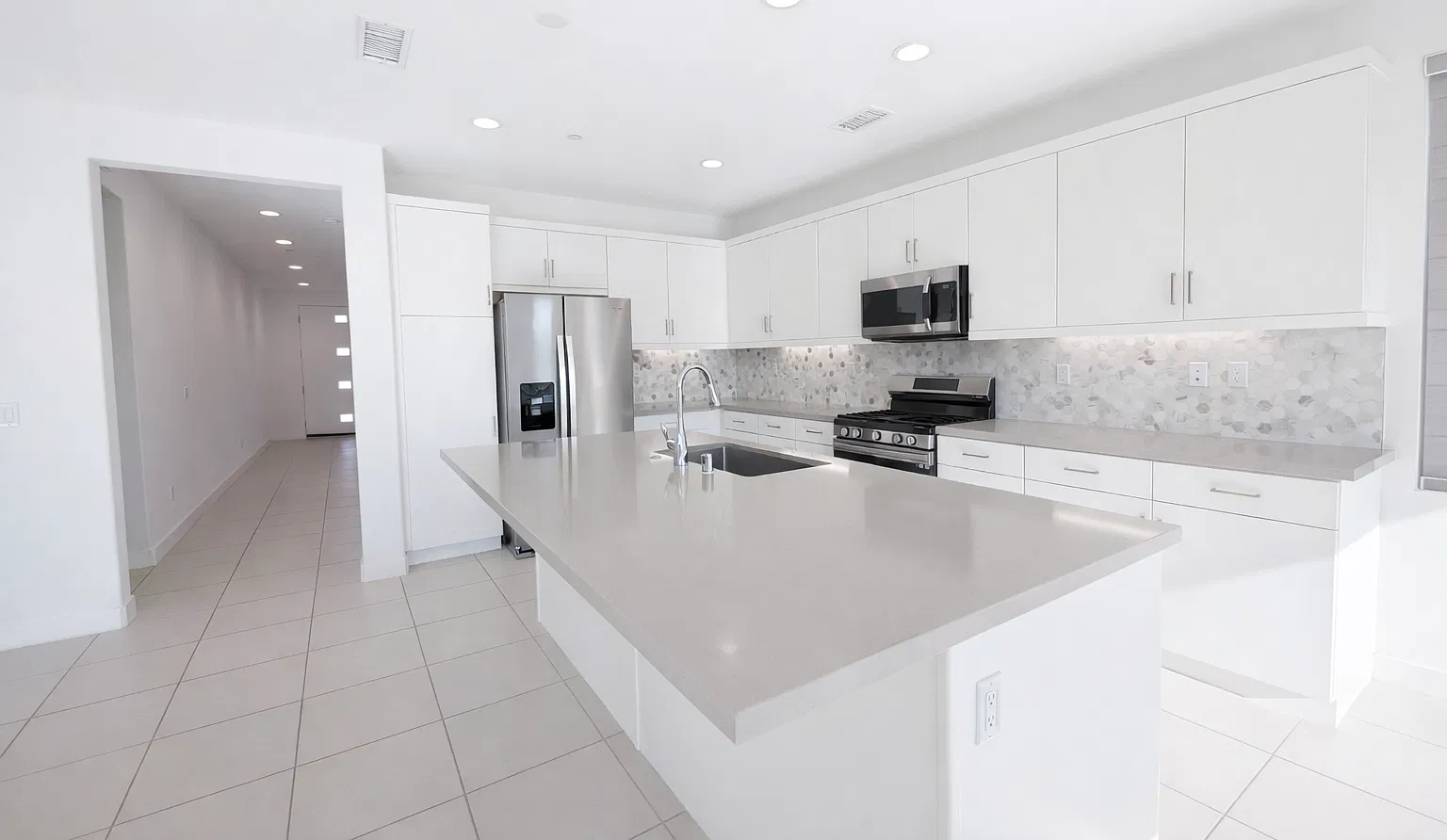 4 bed, 2.5 bath, 2304 sqft, $3,495 — Photo 4