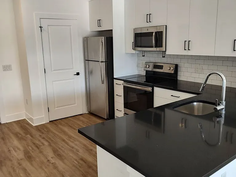 Lakeside Residence — Photo 1