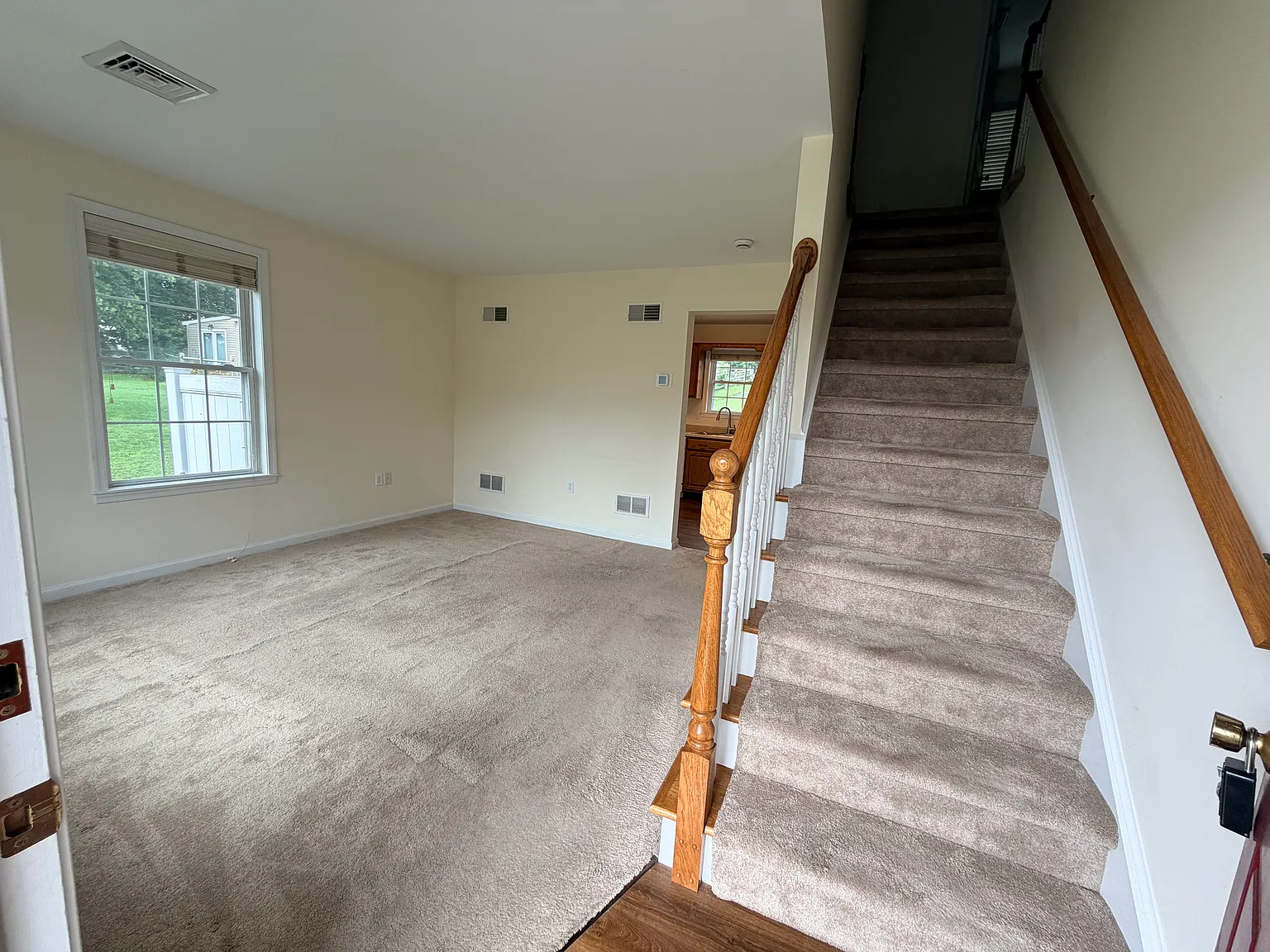3 bed, 1200 sqft, $2,350 — Photo 3