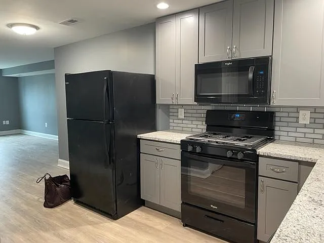 240 E Green St — Photo 2