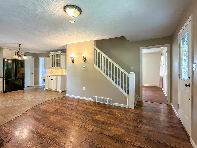 1011 Reading Rd — Photo 4