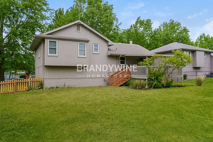 905 NE 108th Ter — Photo 16