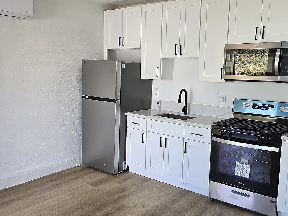 3564 1/2 Menlo Ave