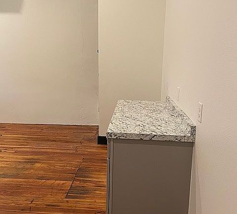 4th image of 106 N Main St