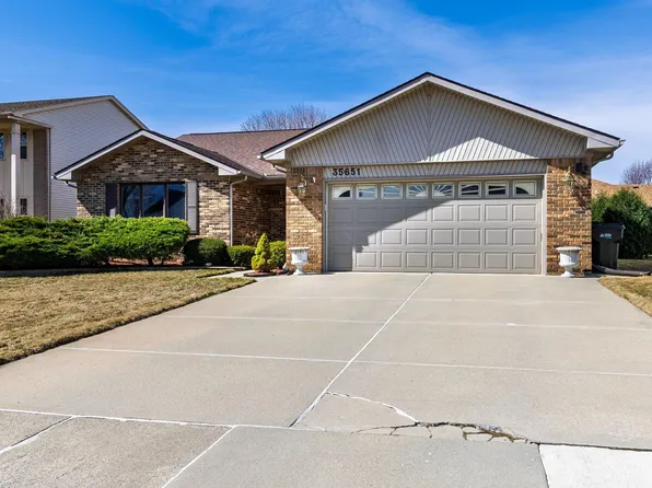 35651 Eastmont Dr, Sterling Heights, MI 48312