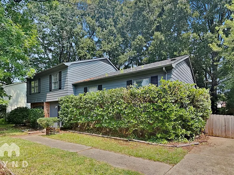 6815 Saddle Ridge Rd — Photo 1