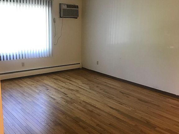 5th image of 1310 Park St APT 305
