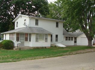 691 E Vernon St, Farmington, IL 61531