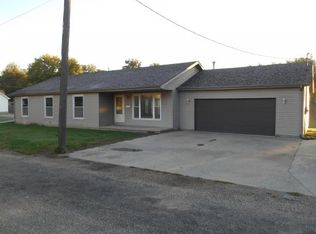 310 N B St, Charleston, IL