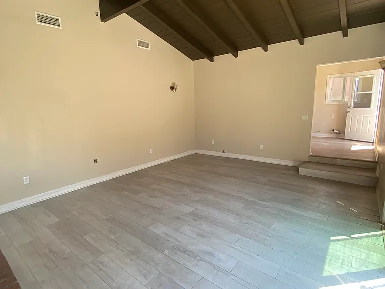 1030 E M St — Photo 30