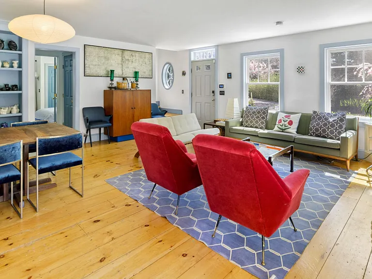 251 Meadows W — Photo 9